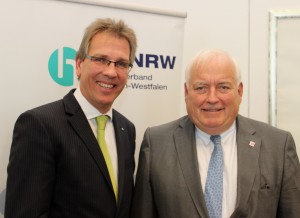 (v.l.n.r.) Michael Radau, neu gewählter Präsident des Handelsverbandes NRW, und sein Vorgänger Friedrich G. Conzen