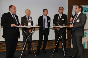 In der zweiten Podiumsrunde diskutieren (v.l.n.r.): Dr. jur. Heinz Janning, Michael Reink, Jörg Lehnerdt, Heinz-Martin Muhle und Thomas Laux